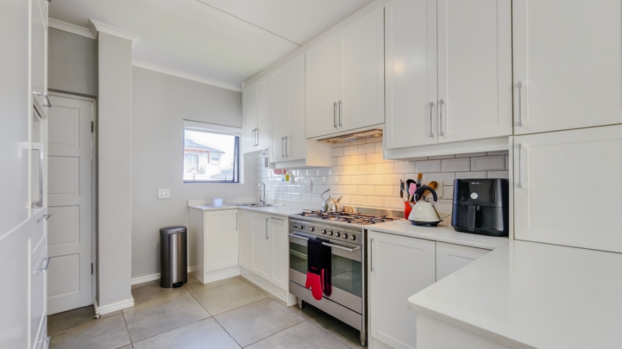 To Let 3 Bedroom Property for Rent in Protea Heights Western Cape